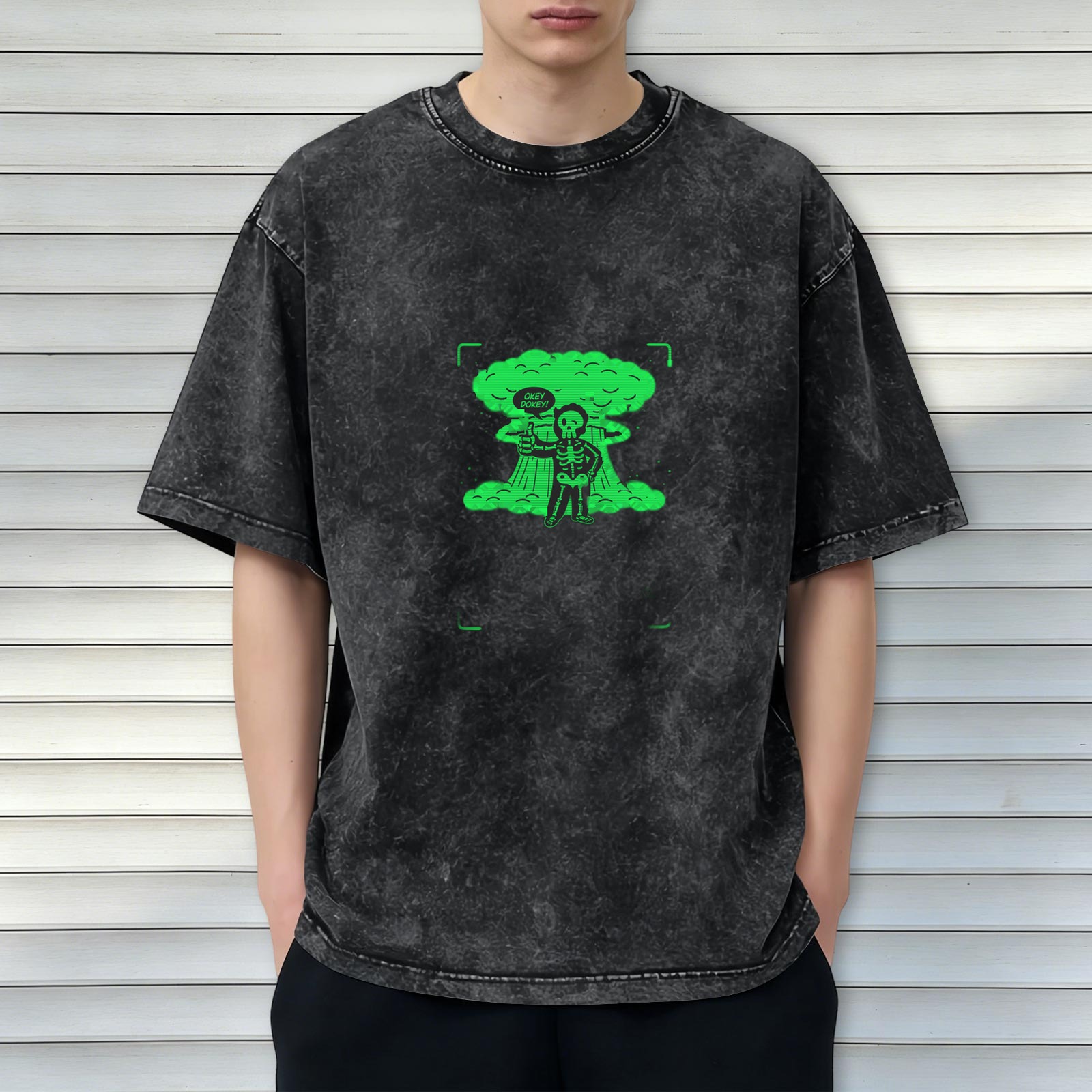 Distressed black nuclear explosion skull middle finger funny printed short-sleeved T-shirt
