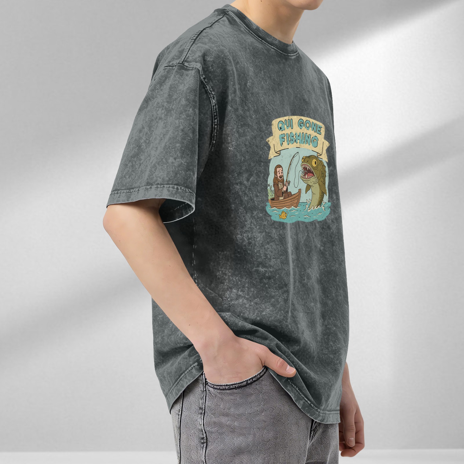 Qui Gone Fishing Funny Fisherman Graphic T-Shirt