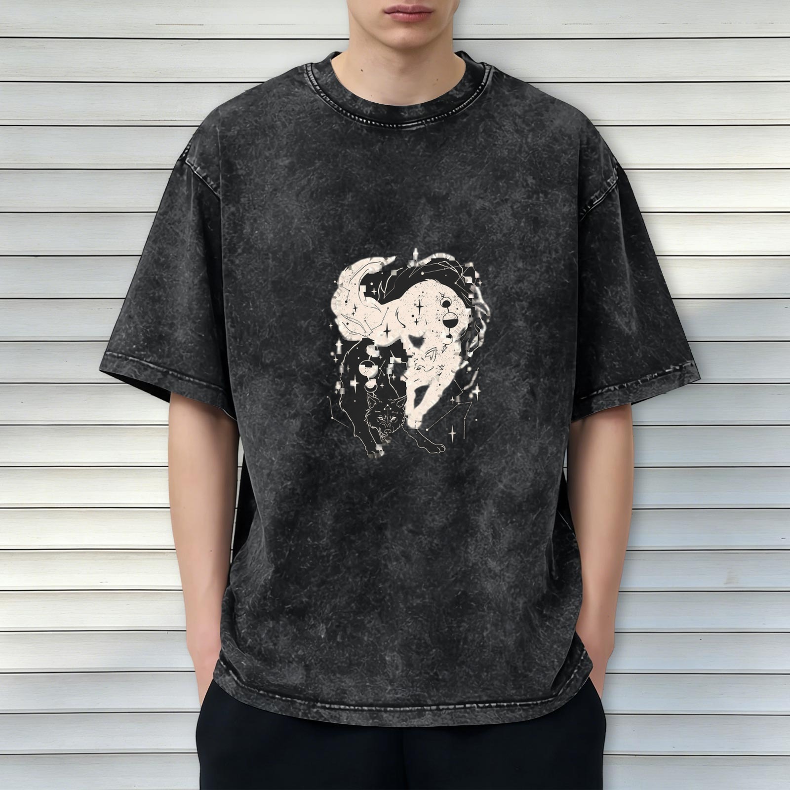 Distressed black loose short-sleeved T-shirt with starry sky nine-tailed fox pattern