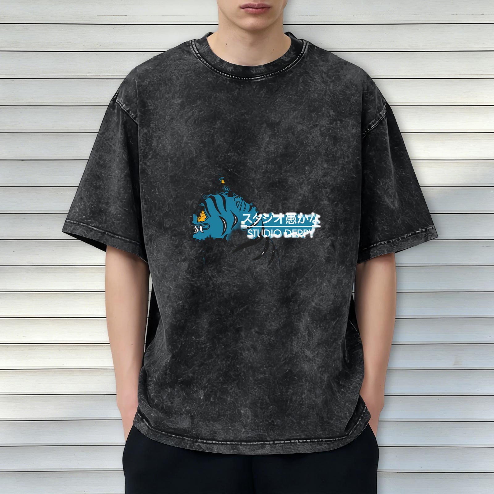Washed distressed black loose short-sleeved T-shirt with blue tiger pattern and STUDIO DERPY Japanese and English logo