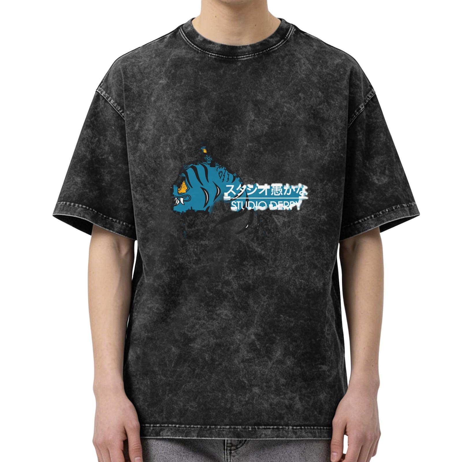 Washed distressed black loose short-sleeved T-shirt with blue tiger pattern and STUDIO DERPY Japanese and English logo