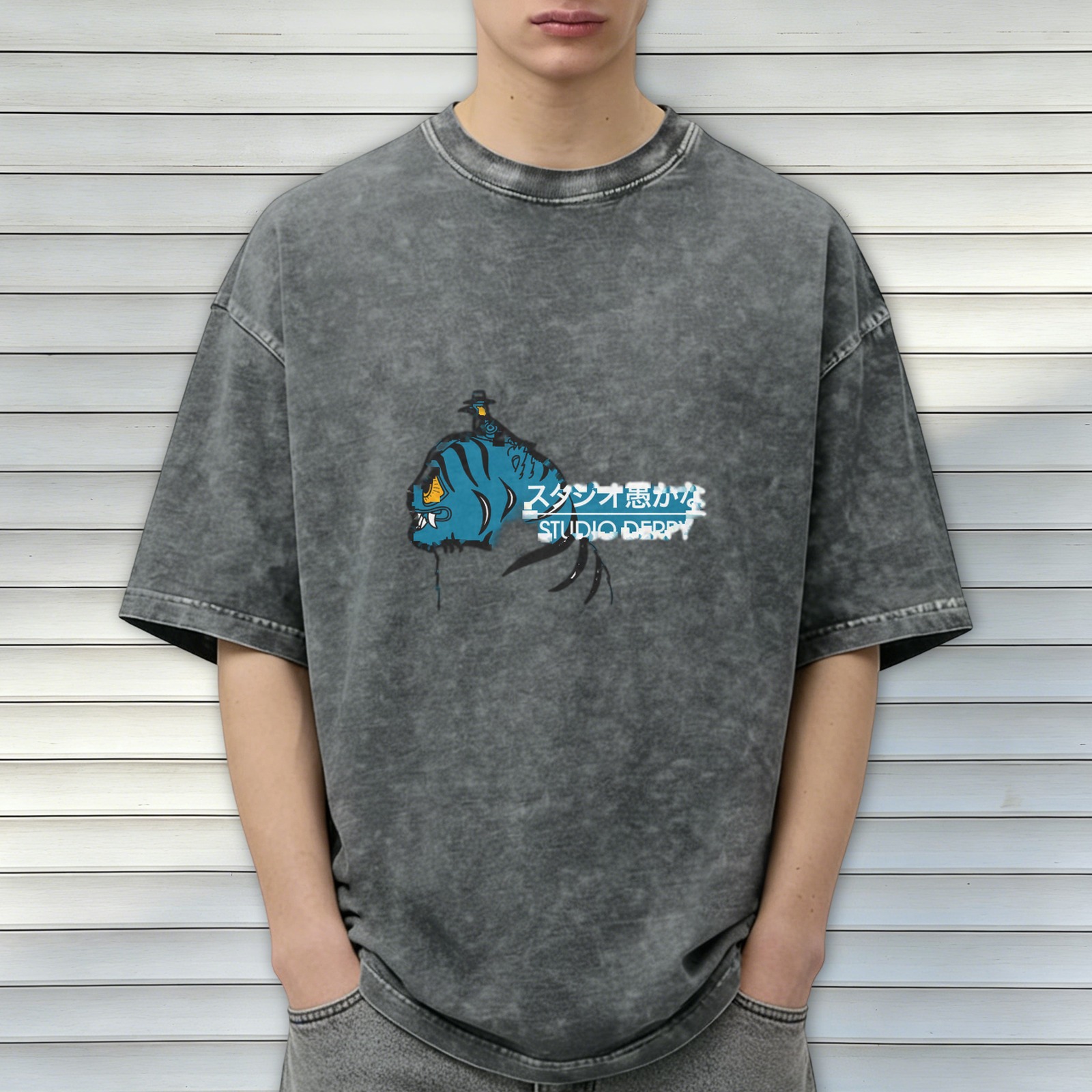 Washed distressed black loose short-sleeved T-shirt with blue tiger pattern and STUDIO DERPY Japanese and English logo