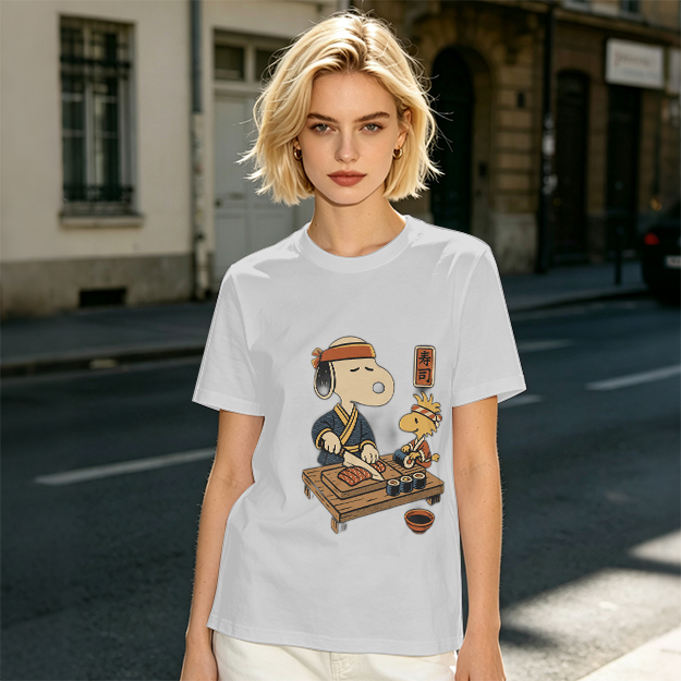Olive T-shirt with Snoopy and Woodstock making sushi print