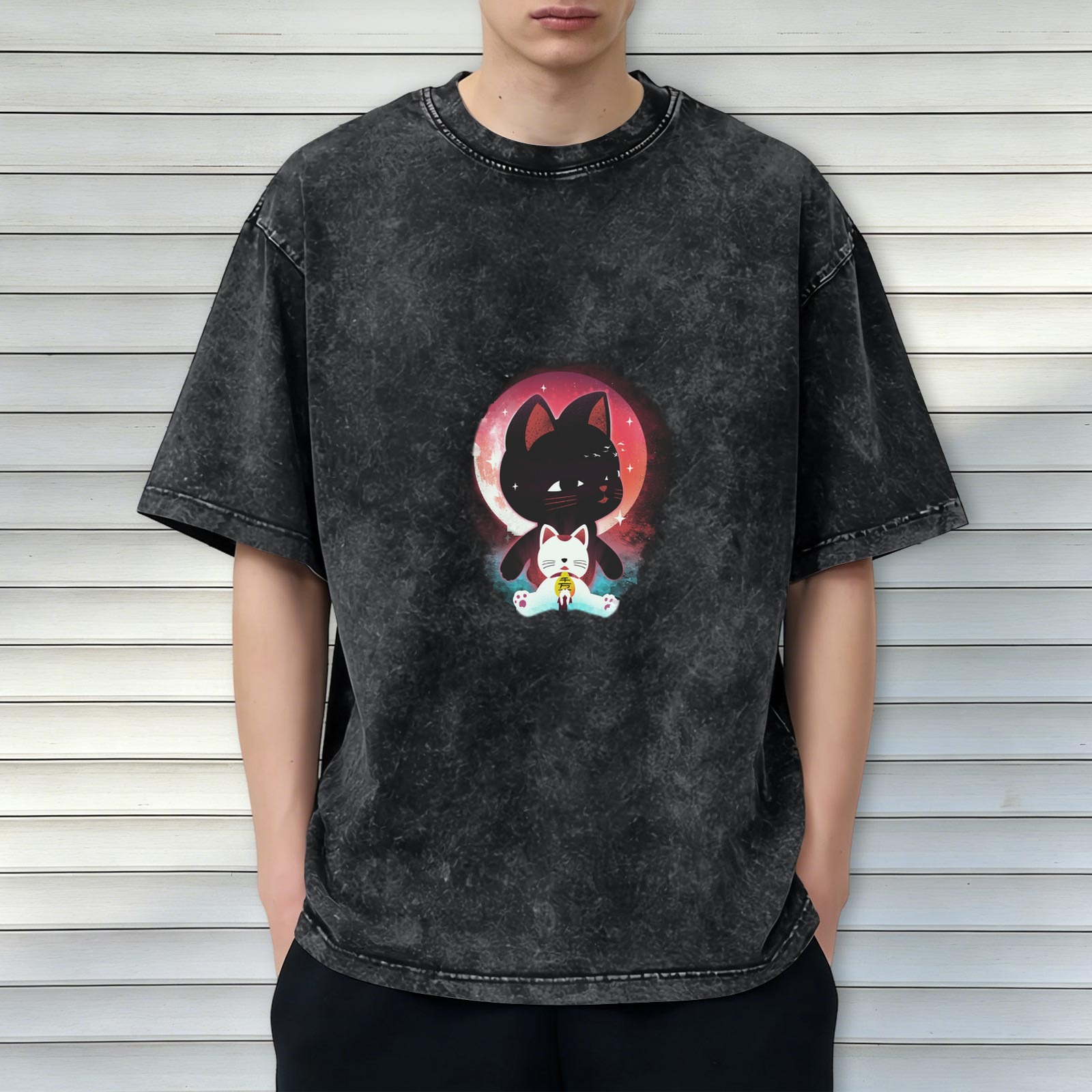 Distressed washed black loose short-sleeved T-shirt with cartoon black cat and lucky cat print design