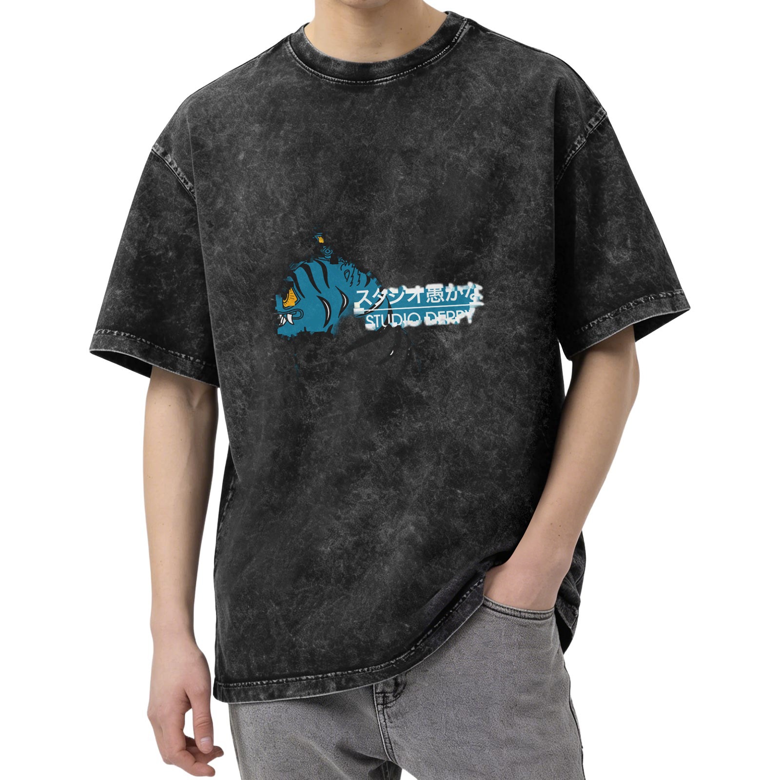 Washed distressed black loose short-sleeved T-shirt with blue tiger pattern and STUDIO DERPY Japanese and English logo