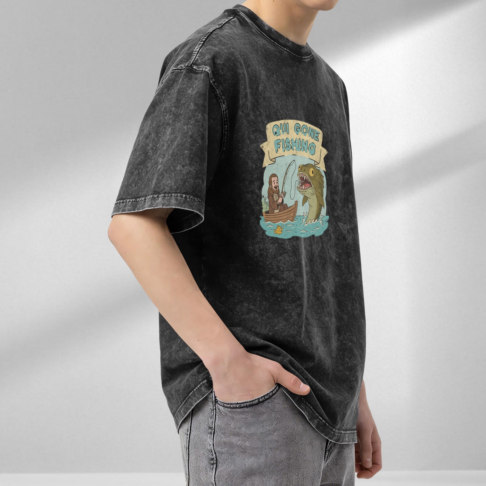 Qui Gone Fishing Funny Fisherman Graphic T-Shirt