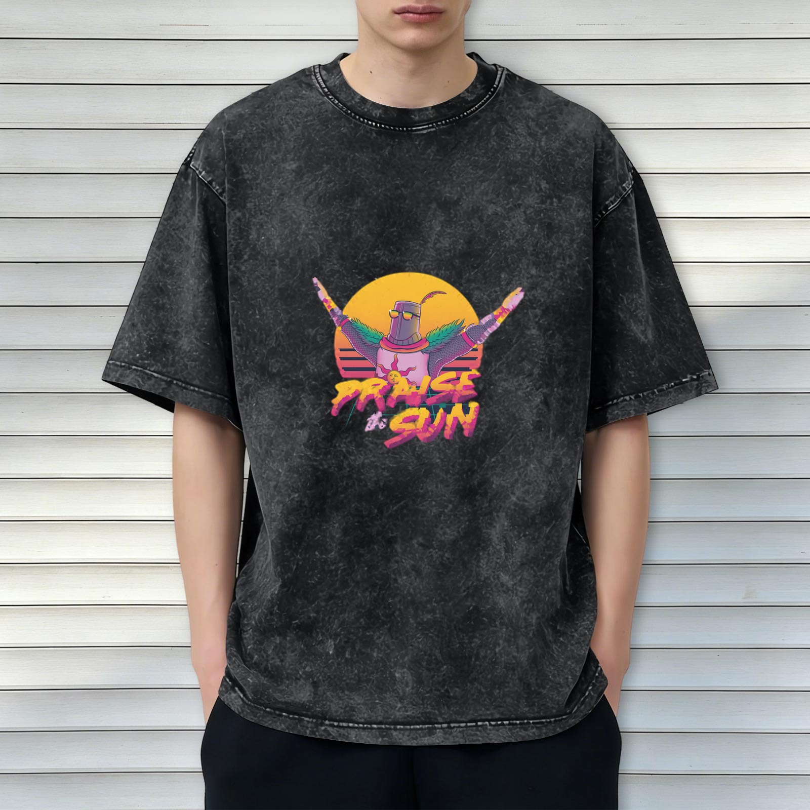 Distressed black short-sleeved T-shirt Retro style compliments Sun Rider printed top