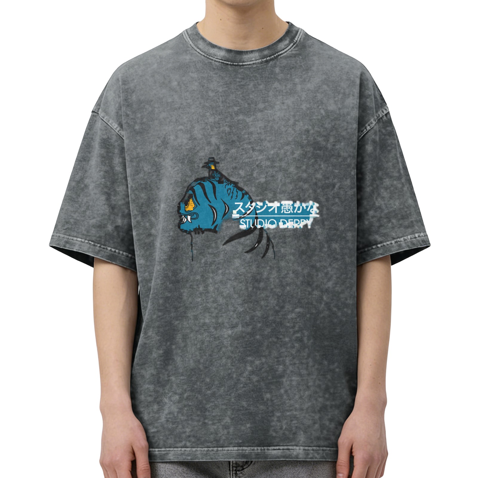 Washed distressed black loose short-sleeved T-shirt with blue tiger pattern and STUDIO DERPY Japanese and English logo